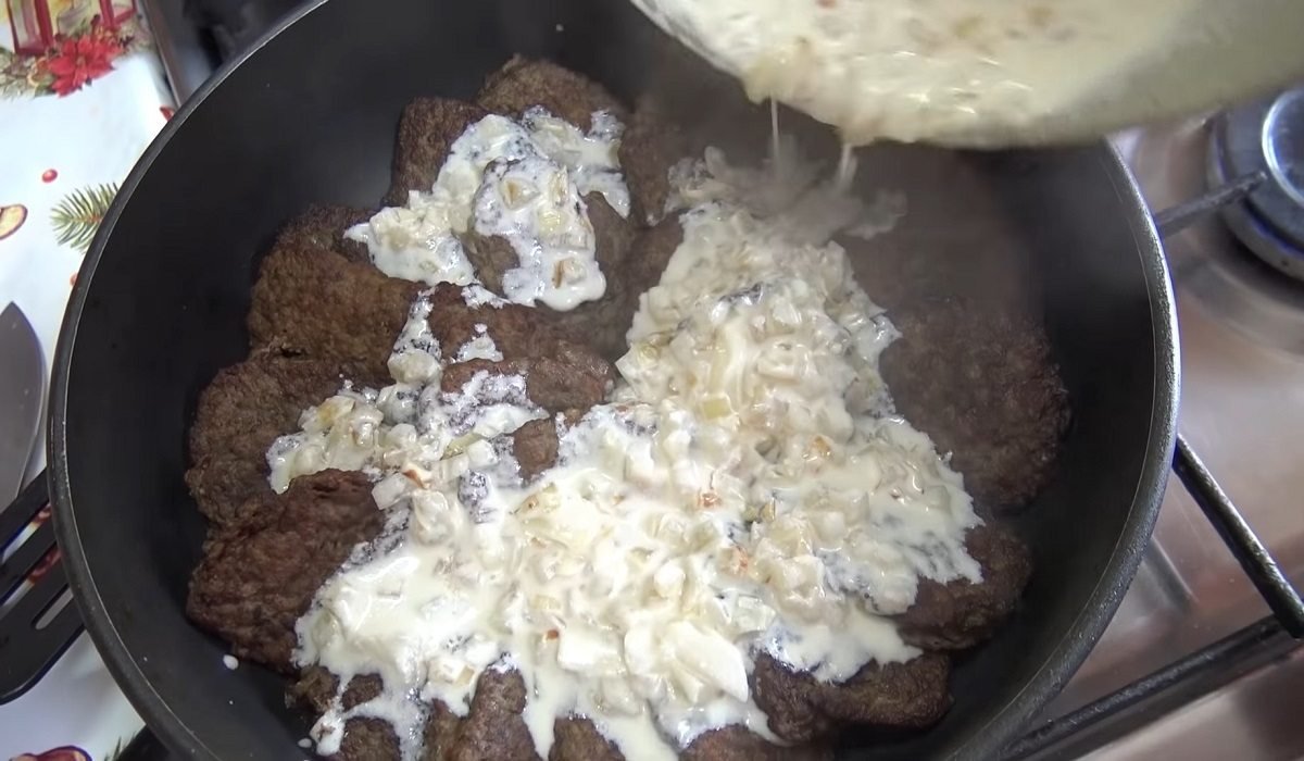 котлеты под соусом