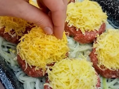 Котлеты под шубой из картошки и сыра в духовке