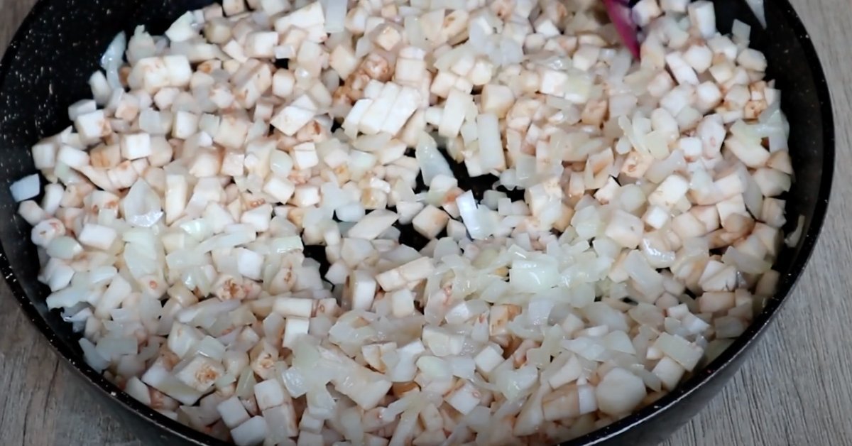 жареные баклажаны с луком