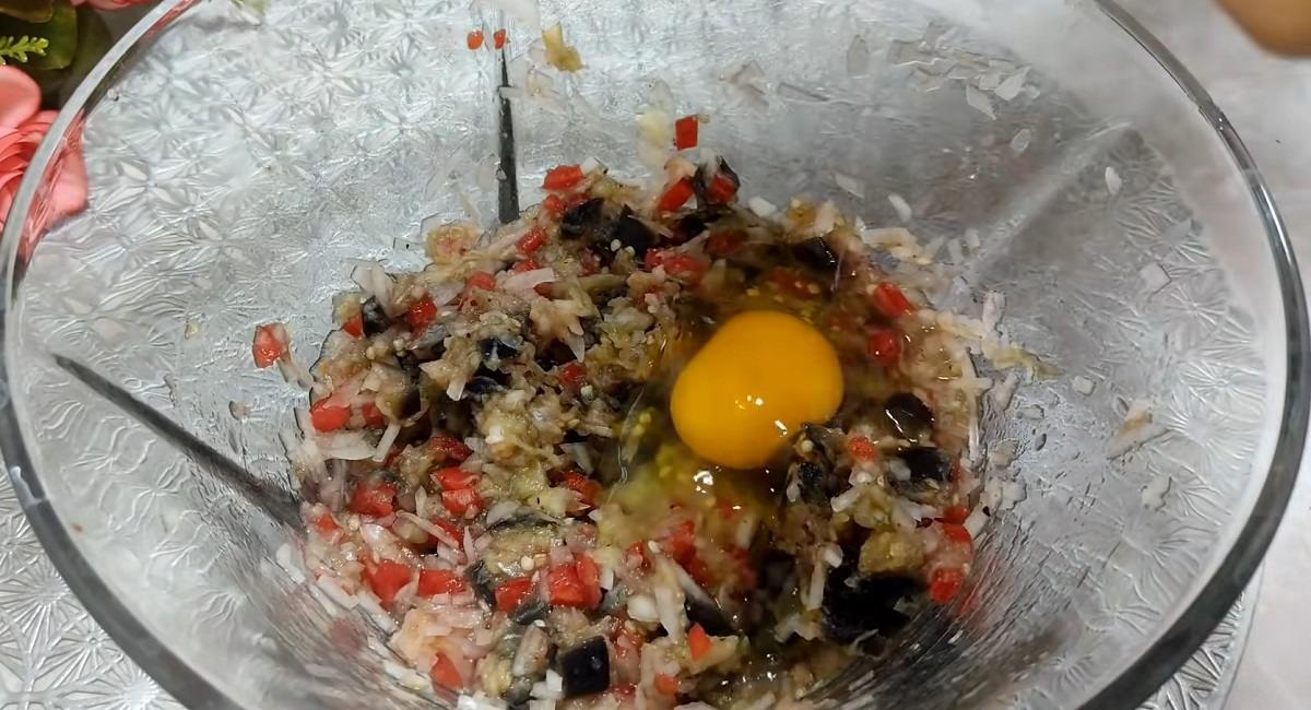 добавление яйца