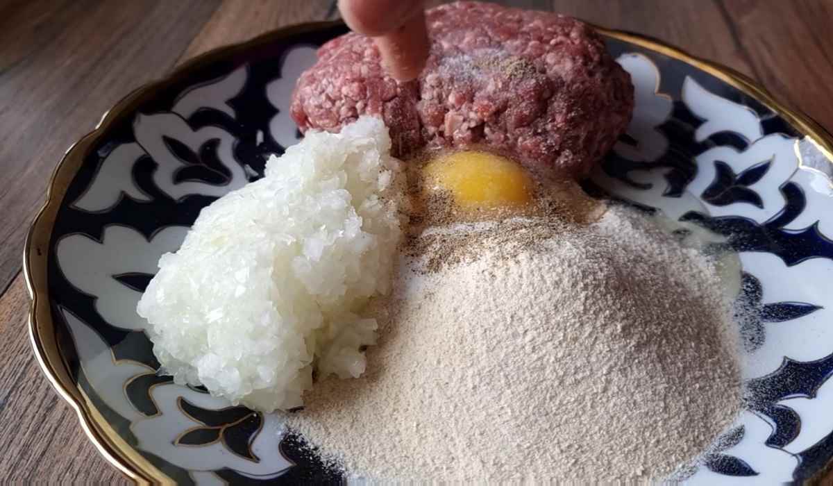 фарш, яйцо, сухари и лук