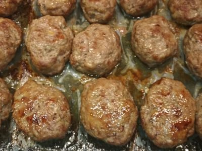 Котлеты в духовке со сметанным соусом