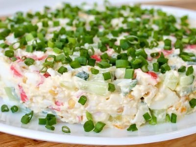 Крабовый салат со свежим огурцом