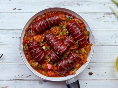 Крестьянская сковорода с колбасой и овощами