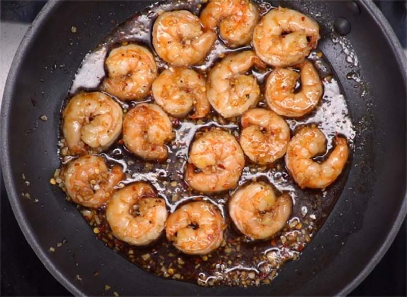 креветки на сковороде
