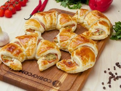 Круассаны с беконом