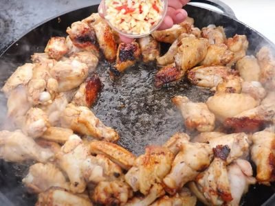 Румяные куриные крылышки в квасе