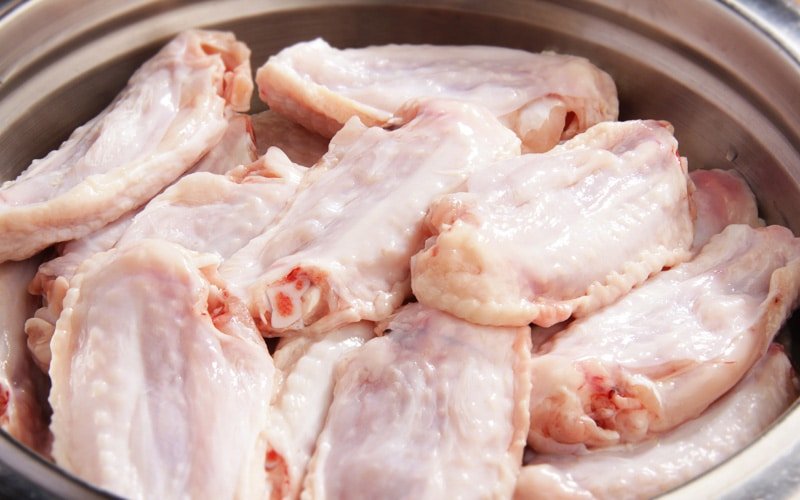 нарезка куриных крылышек