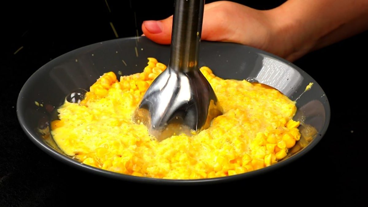 пюре из кукурузных зерен и яиц