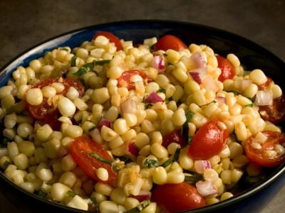 Кукурузный салат с томатами