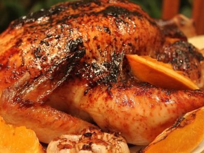 Румяная курица с апельсинами в духовке