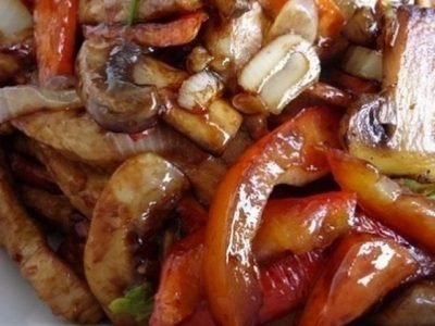 Курица с грибами и овощами