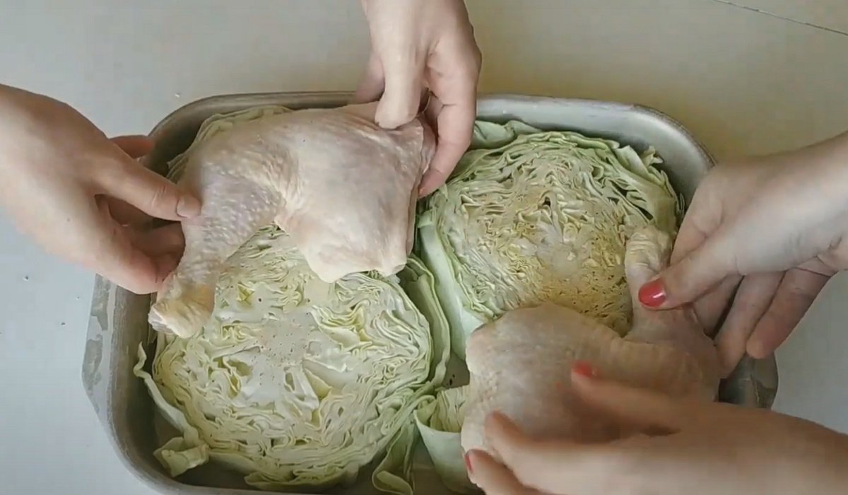 Курица в духовке с капустой белокочанной на противне рецепт с фото