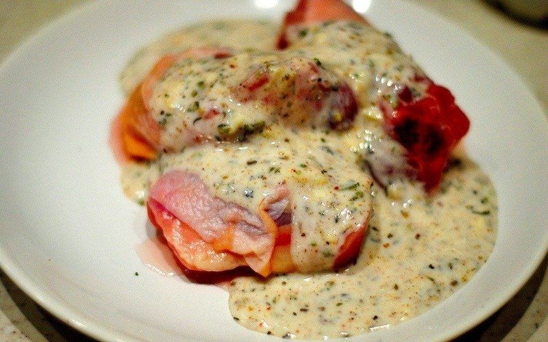 запеченные куриные окорока с картофелем