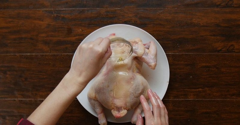 курица в мультиварке целиком