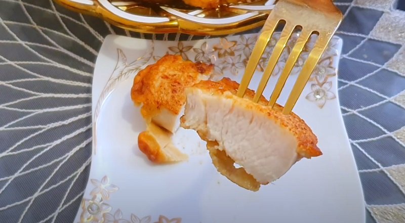 курица на столе