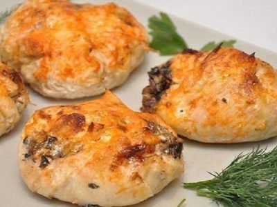 Куриная грудка с грибами