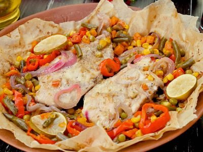 Куриная грудка с овощами в пергаменте