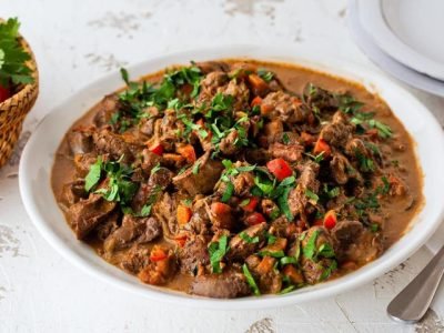 Куриная печень в сливочном соусе с томатной пастой