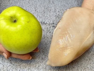 Куриное филе с яблоками в духовке