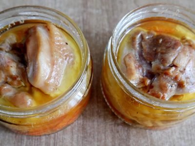 Аппетитные куриные бёдра в банке в мультиварке