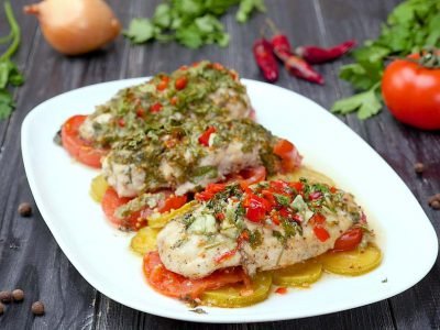 Куриные грудки, запеченные с овощами