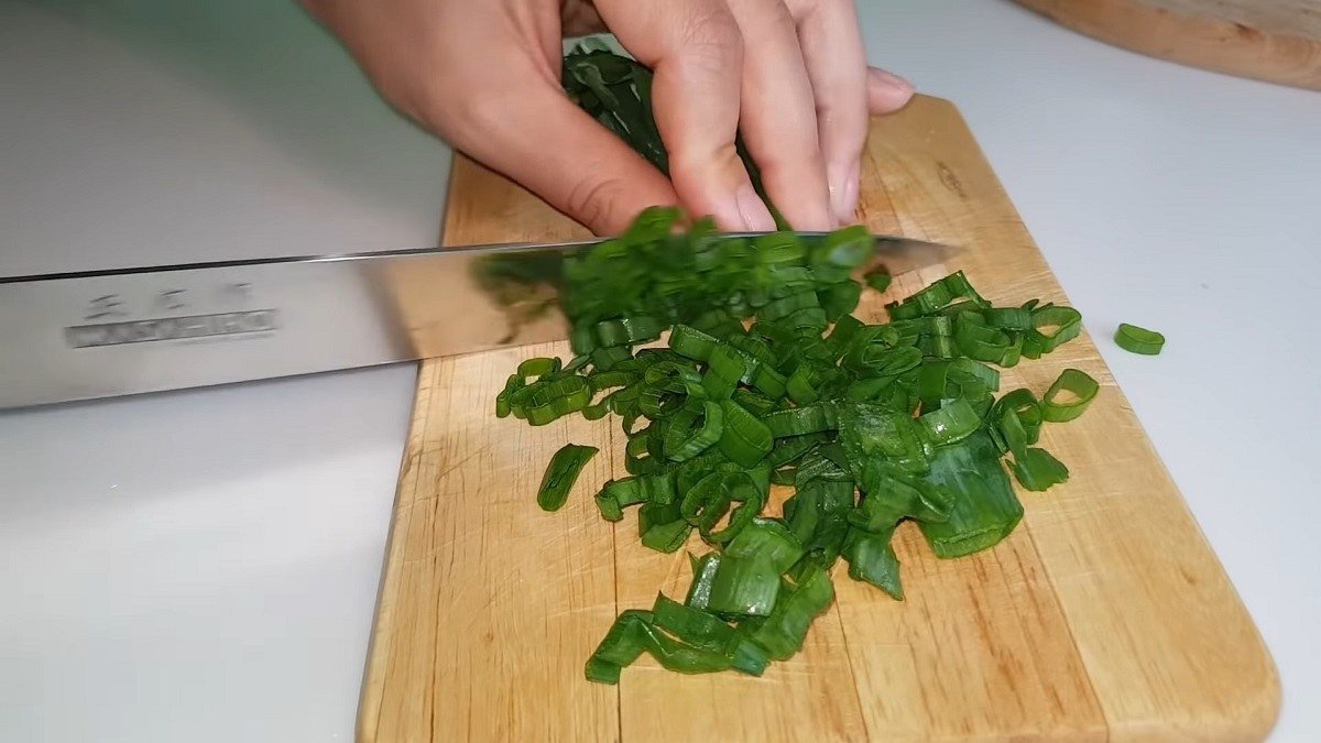 нарезание зеленого лука