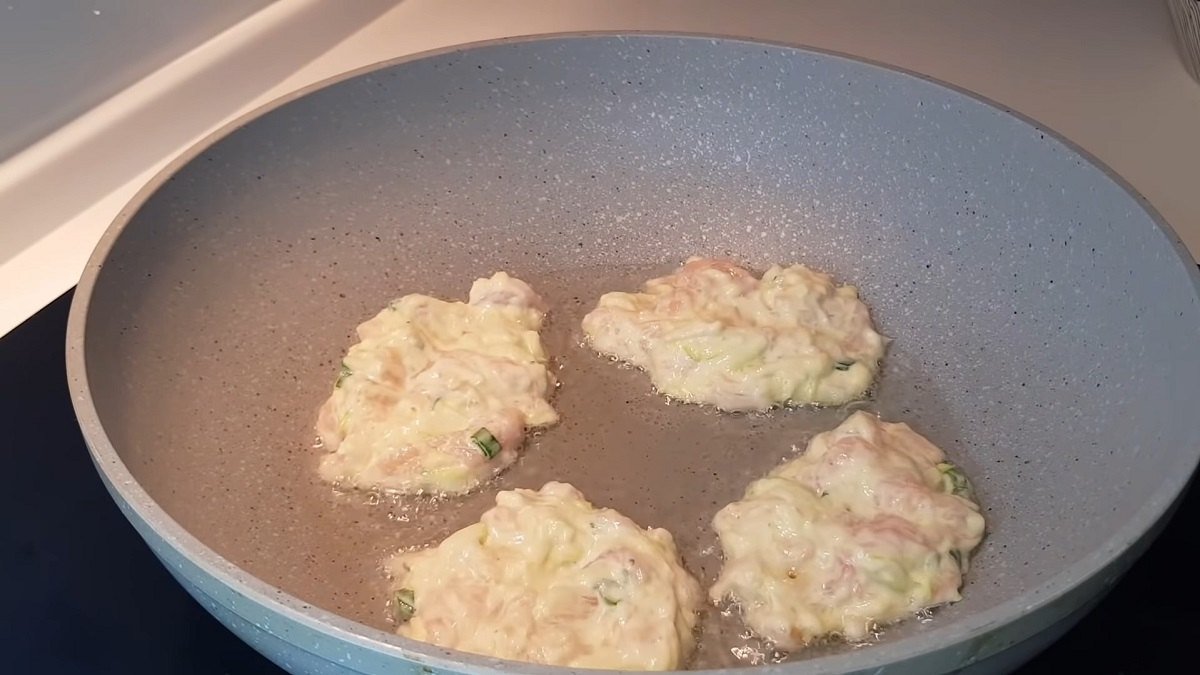 котлеты на сковороде