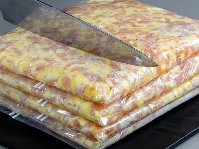 Сочные куриные котлеты с картошкой на сковороде