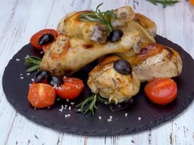 Куриные ножки с маслинами и розмарином