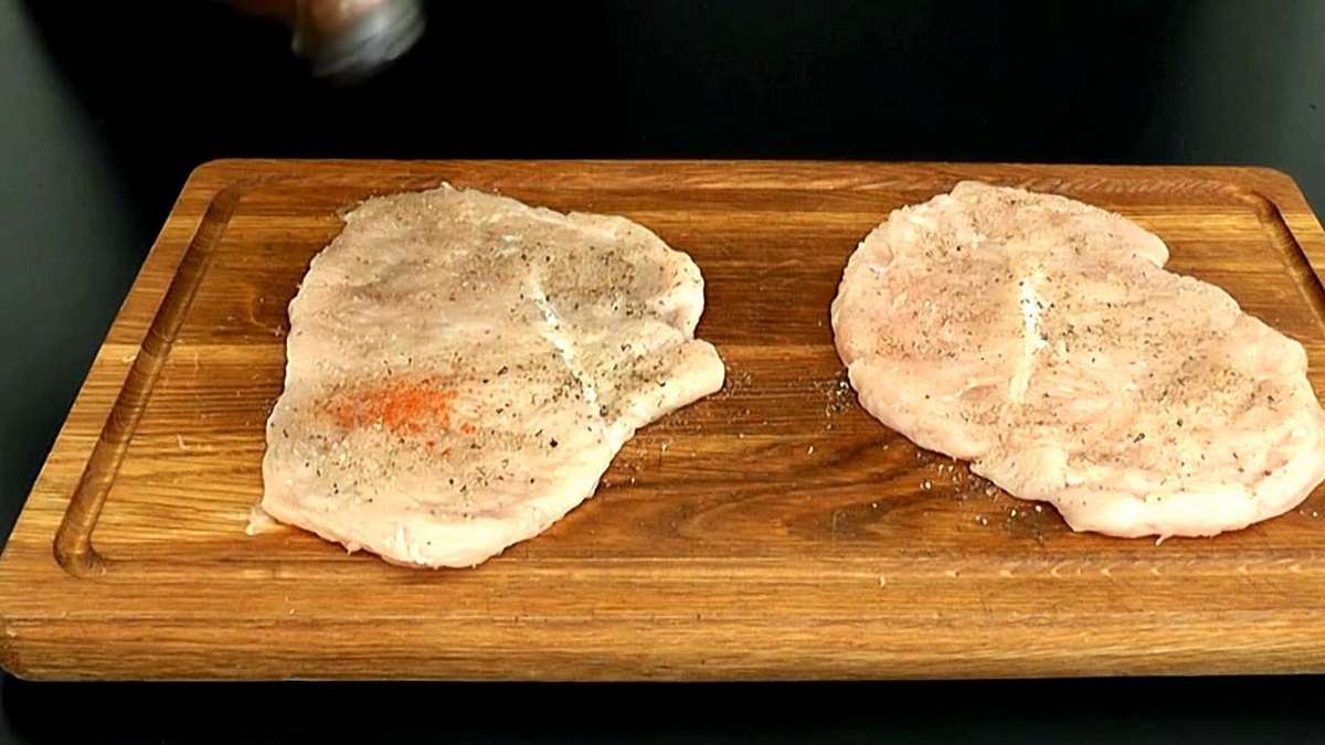 мясо с солью и перцем