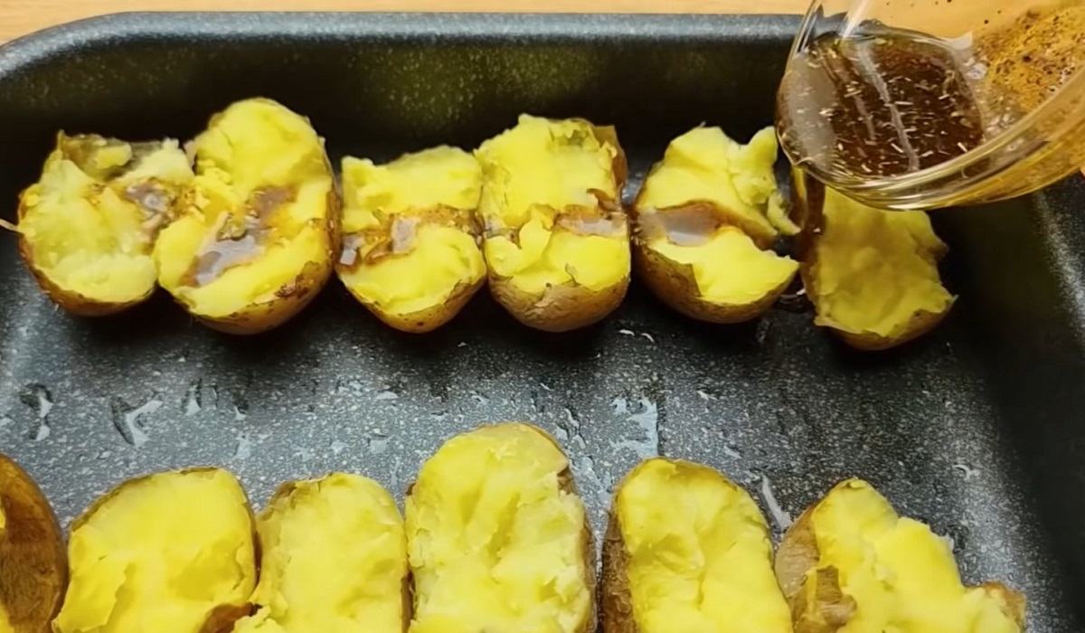 картофель на противне