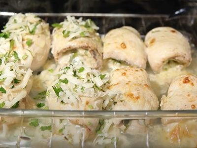 Куриные рулетики с зеленью и сыром