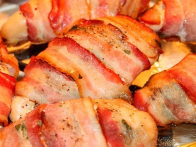 Куриные рулетики в беконе