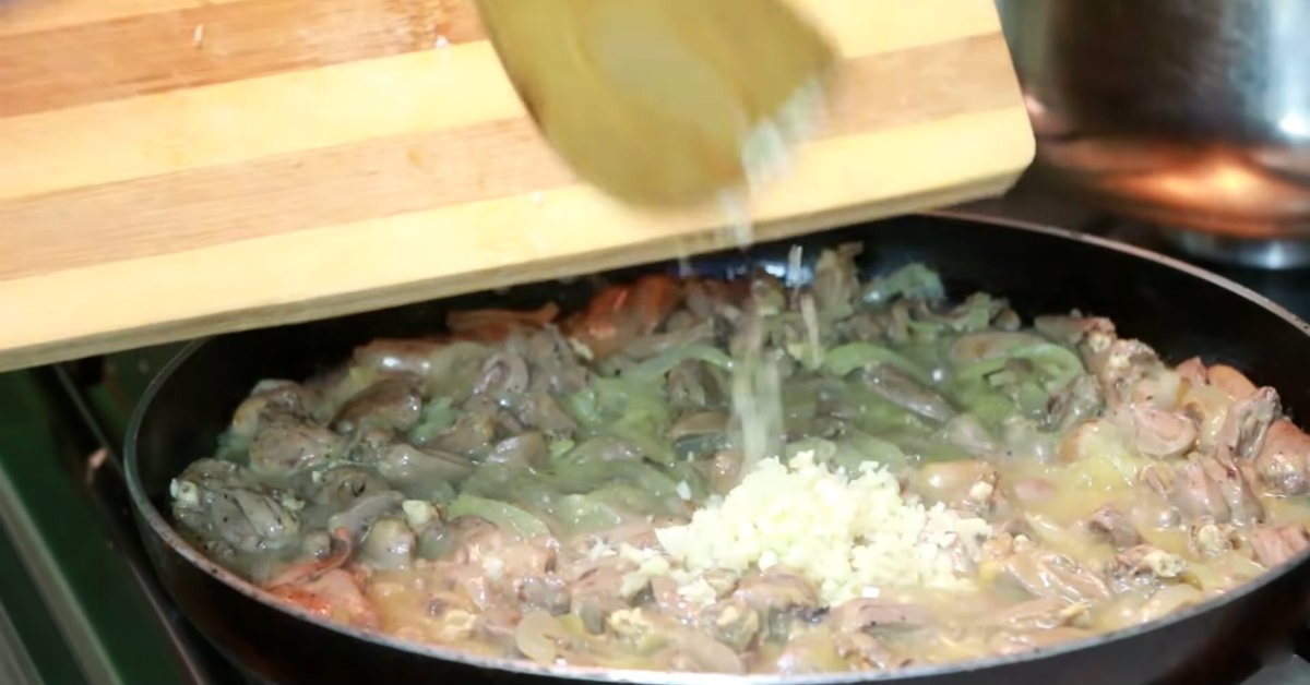 куриные сердечки в сметане