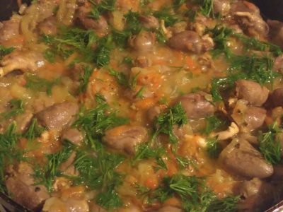 Куриные сердечки в томате