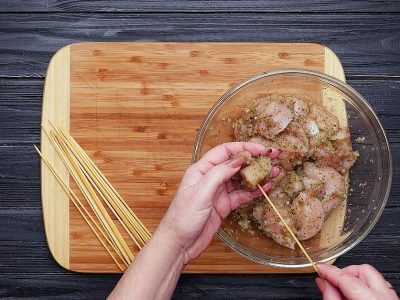 Куриные шашлычки с соусом