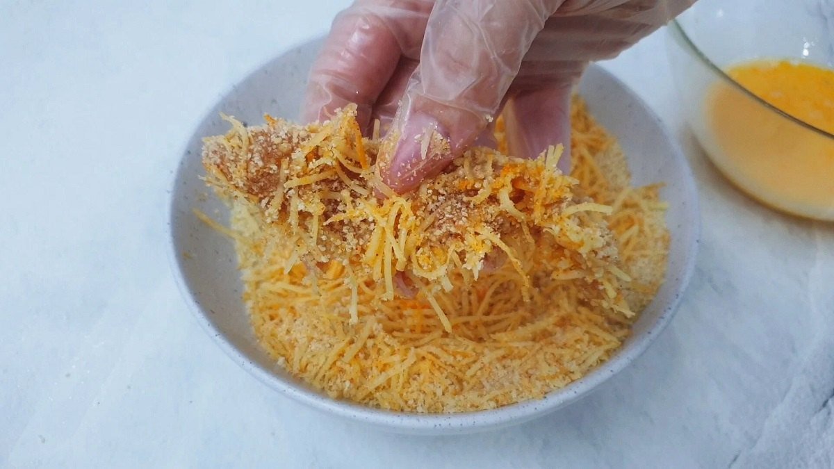 стрипсы в сырной панировке