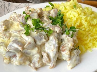 Куриные желудки в сметанном соусе