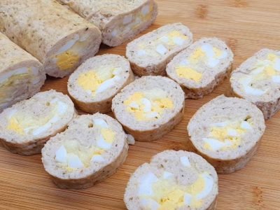 Куриный рулет с яйцом и сыром