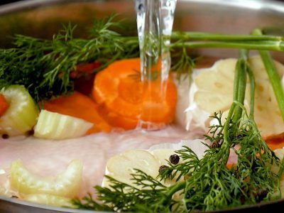 Куриный суп с макаронами и сельдереем