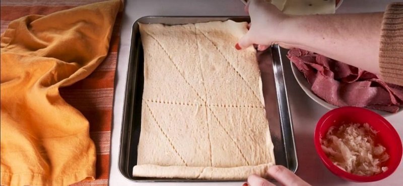 закуска с колбасой