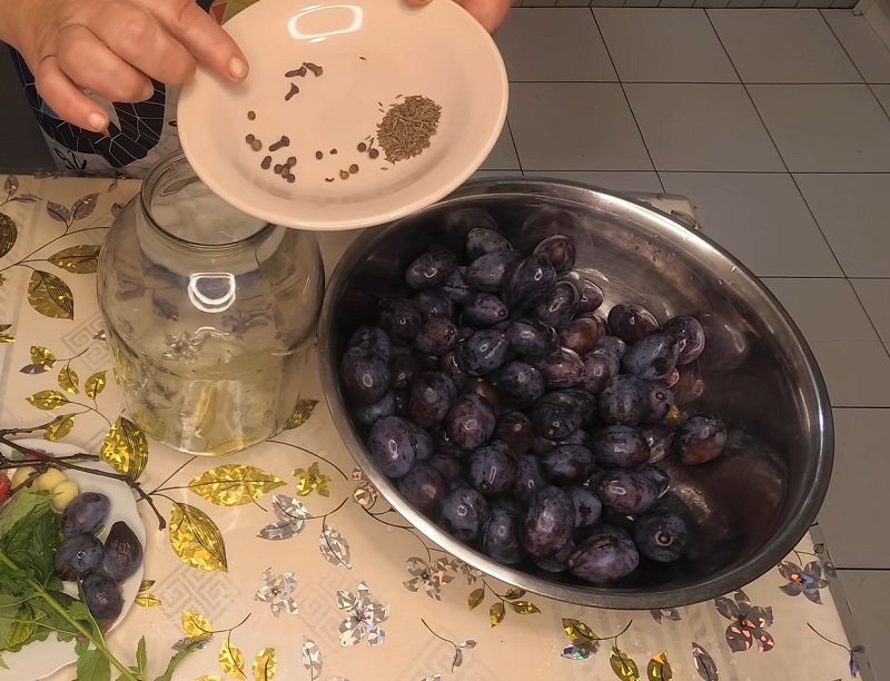 пряности в банке