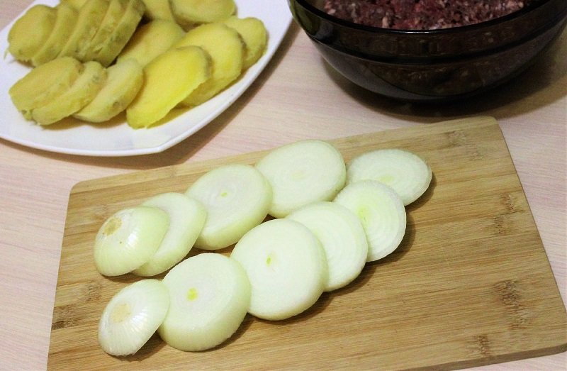 лук, нарезанный кольцами