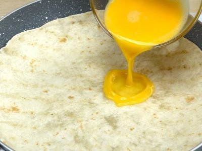 Лаваш с яйцом и сыром в итальянском стиле