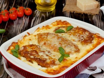 Лазанья с курицей и пармезаном