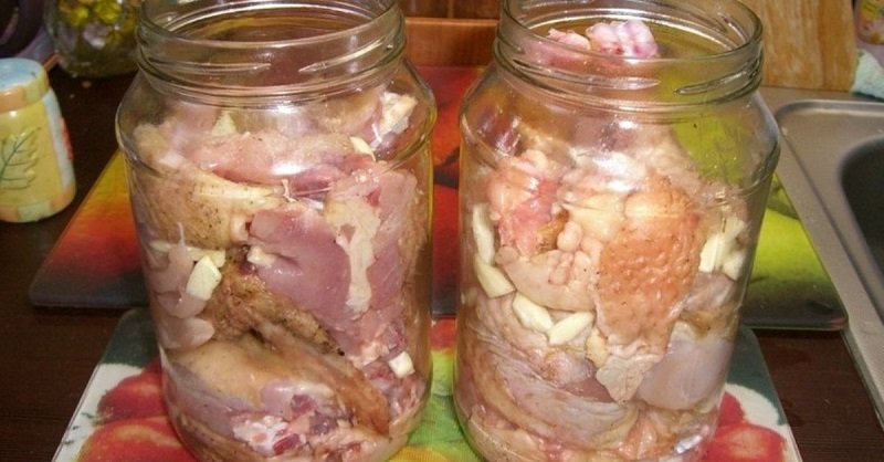 сырая курица в банке