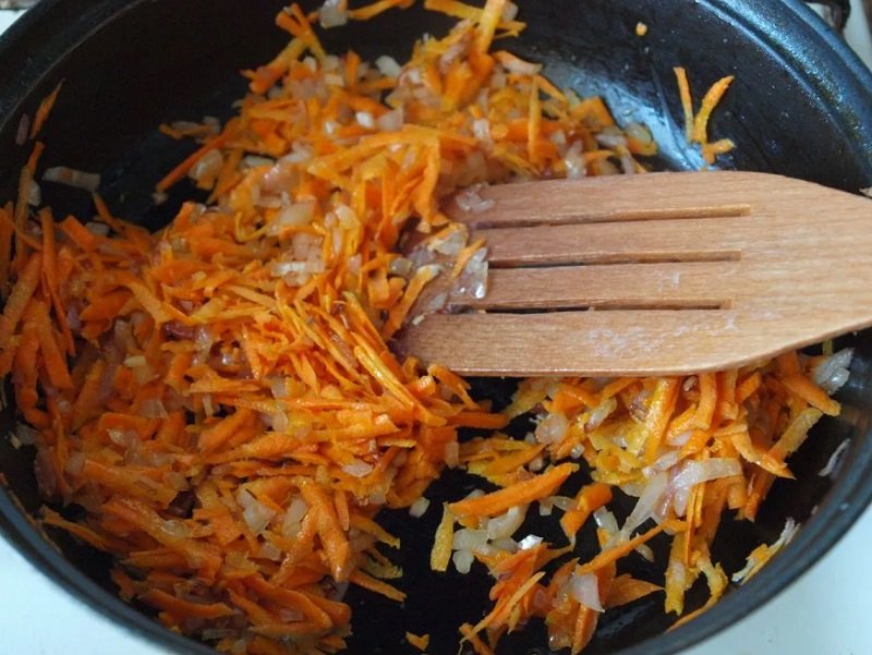 обжарка лука и моркови