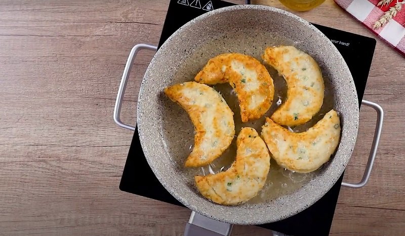 ленивые пирожки на сковороде