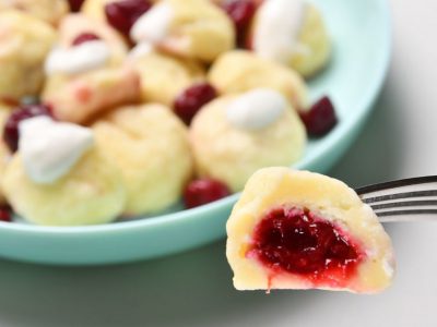 Ленивые вареники с вишней и творогом